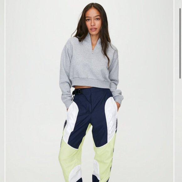 Aritzia TNA Perfect 1/4 zip sweatshirt - Picture 10 of 11